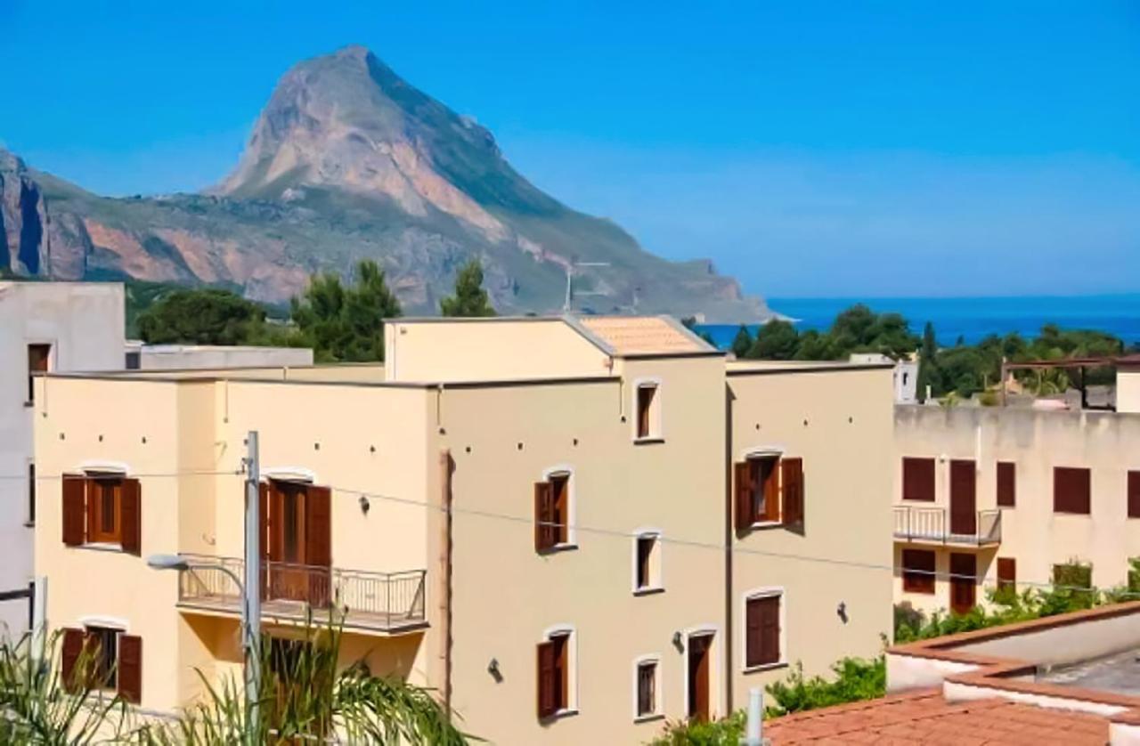 Perla Di Mare Appartamenti Castelluzzo Exterior foto